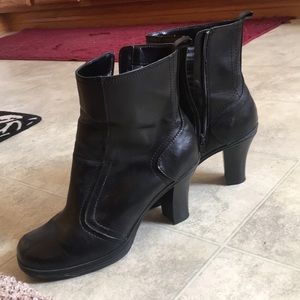 Blacked heeled booties 🖤